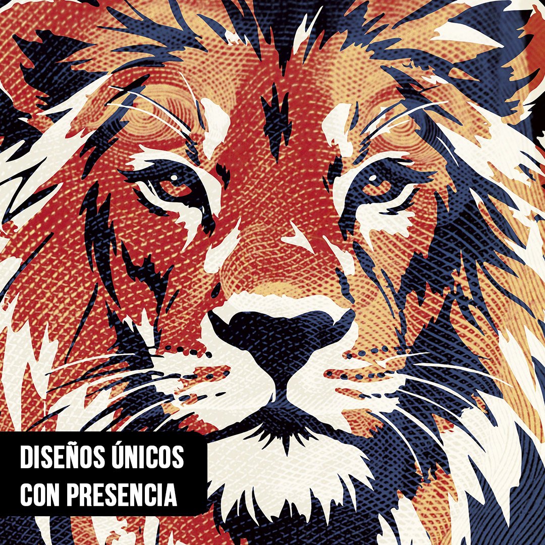 Primer plano de una ilustración pop art de la cara de un león con texturas de grabado de billete de dólar en tonos naranjas, beige y azul marino