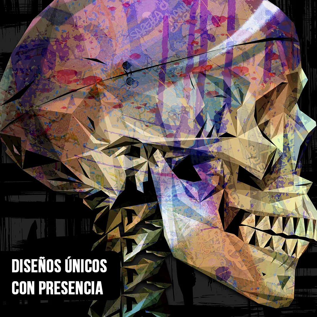 Primer plano de ilustración en perfil de un cráneo poligonal cubierto con pintura estilo grafiti y trazos de color