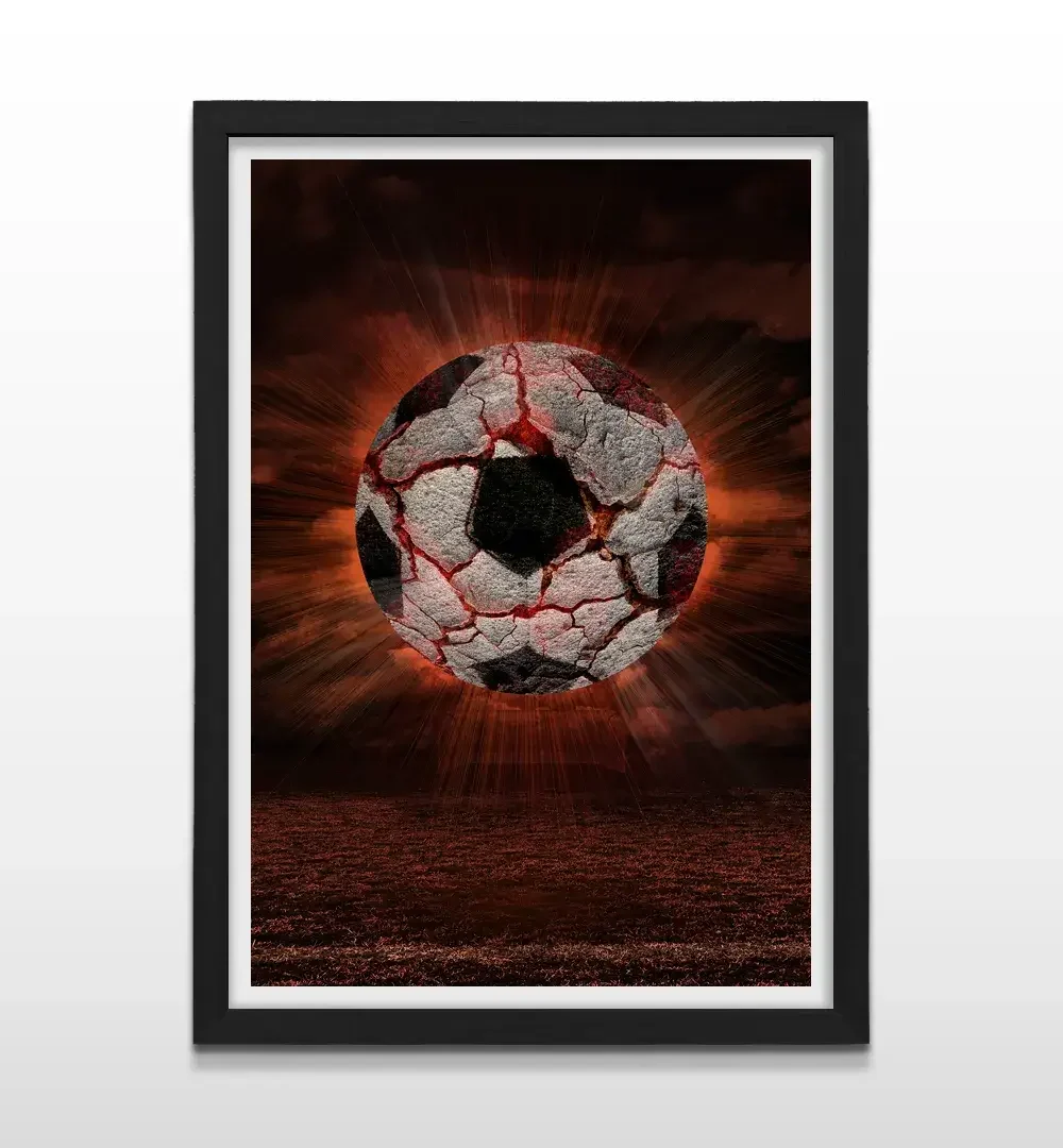 Cuadro moderno de pelota de fútbol de fuego con marco negro, decoración de alto impacto visual y regalo original para fanáticos del deporte extremo