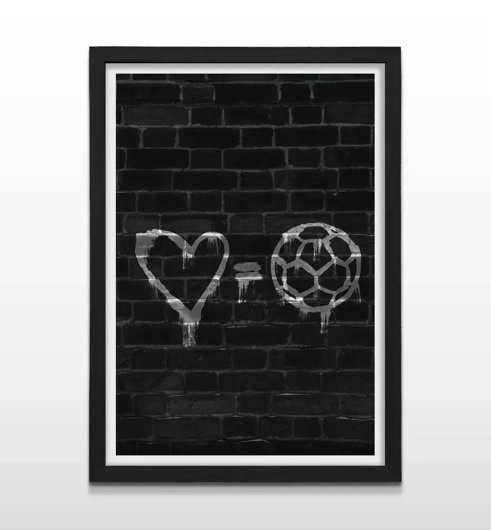 Cuadro moderno de graffiti de fútbol con marco negro, decoración de alto impacto visual y regalo ideal para fanáticos del fútbol y el arte callejero