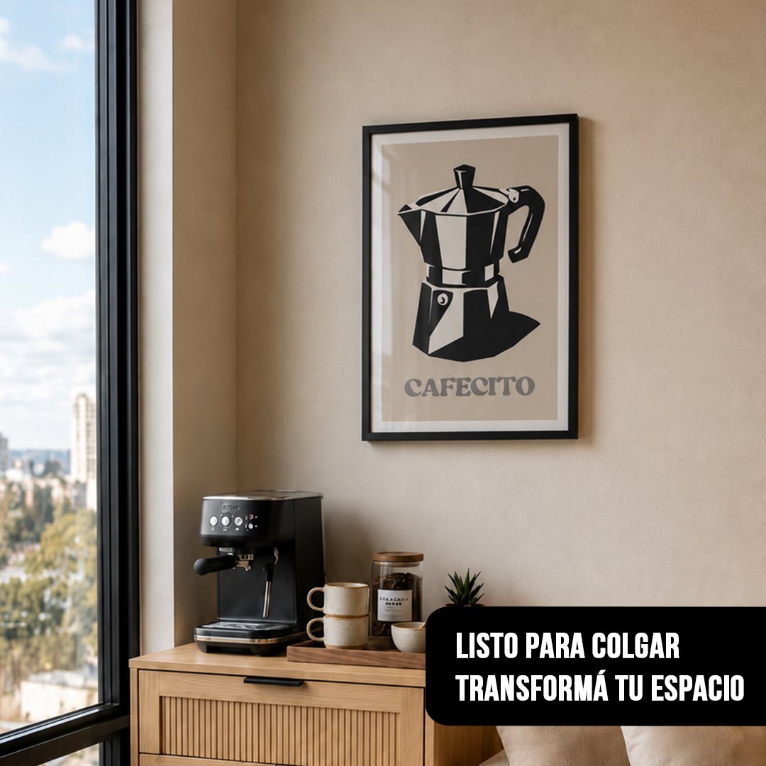 Cuadro vertical enmarcado en negro con ilustración de cafetera moka y texto Cafecito colgado en pared beige sobre un rincón de café con máquina espresso