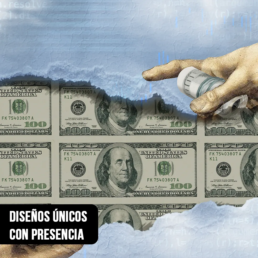 Primer plano de cuadro estilo pop art con la mano de La Creación de Adán sosteniendo un billete sobre billetes de 100 dólares