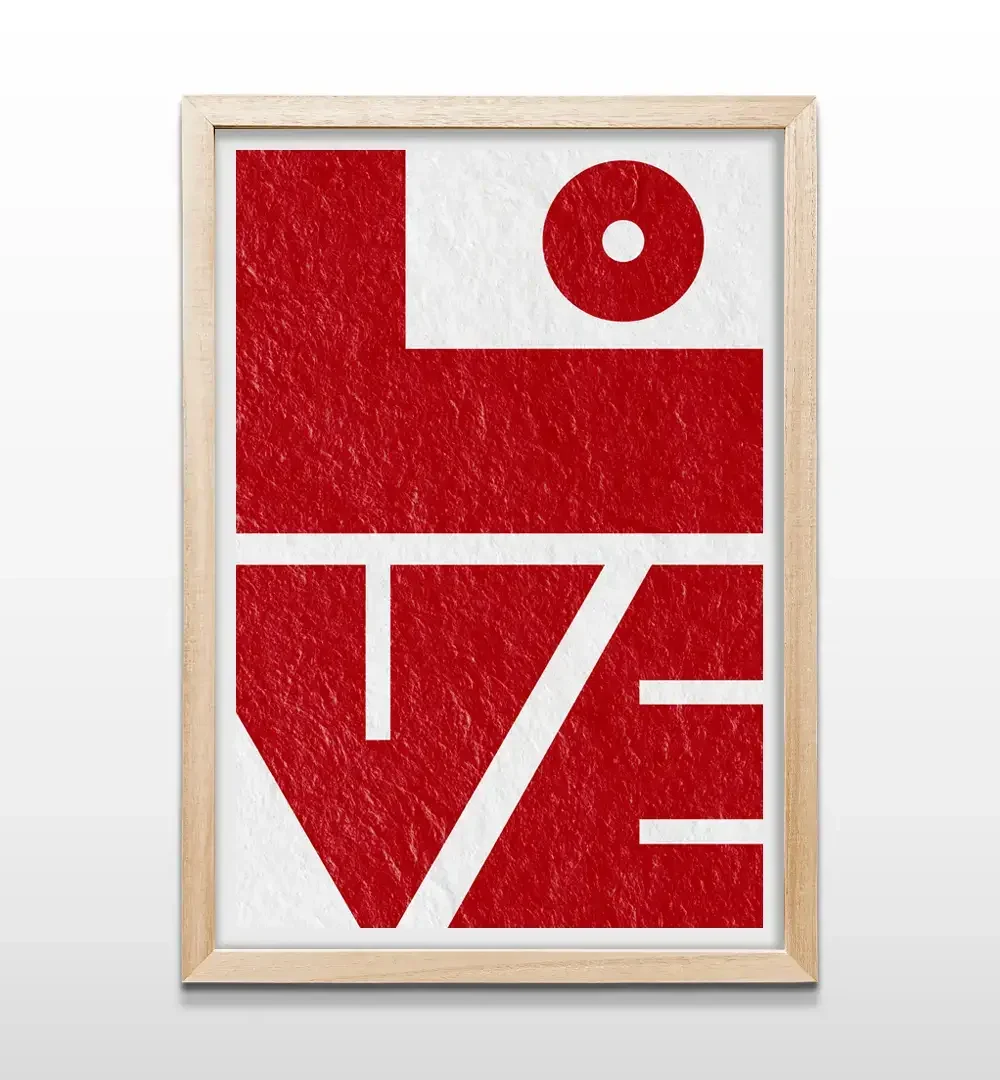 Cuadro LOVE con marco de madera natural, decoración romántica para dormitorio matrimonial y ambientes de estilo nórdico