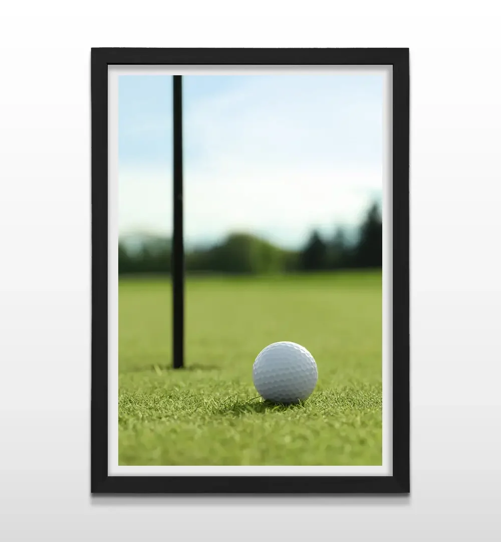 Cuadro moderno de campo de golf con marco negro, fotografía de alta calidad del green y regalo ideal para golfistas, empresarios y amantes del deporte