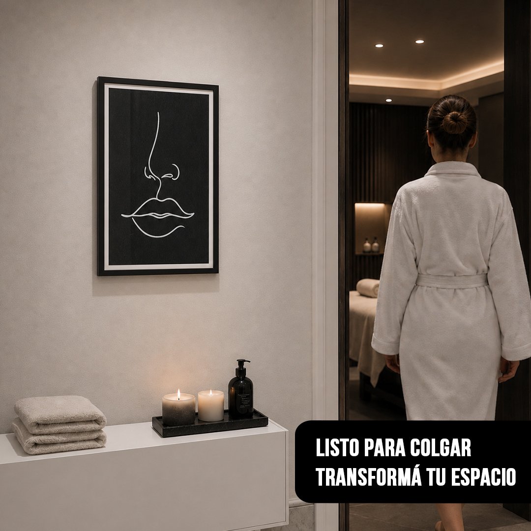 Cuadro vertical de retrato minimalista lineal sobre fondo negro con marco negro, colgado junto a la entrada de un spa donde una mujer en bata blanca camina hacia el interior