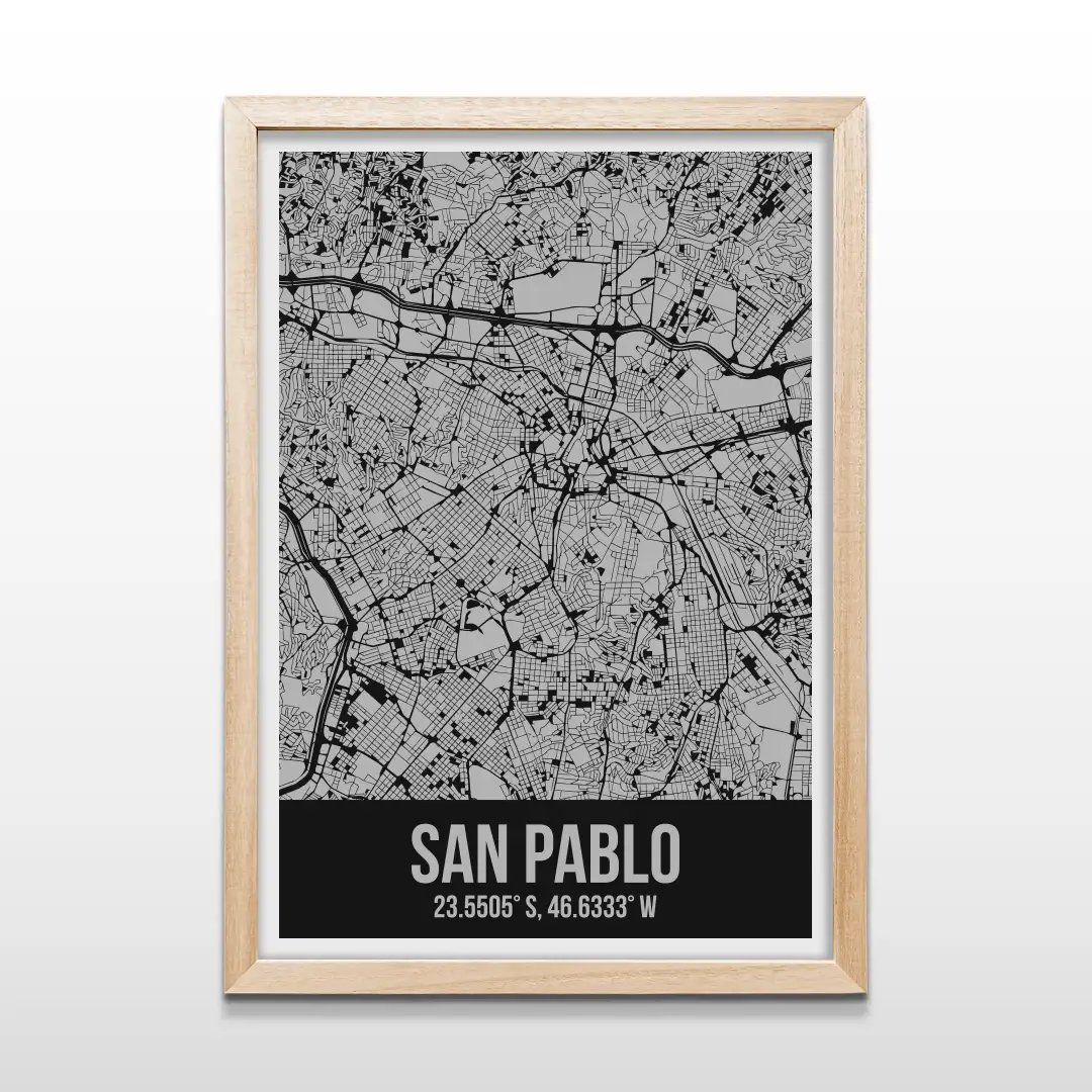 Cuadro minimalista del mapa de calles de San Pablo en líneas negras sobre fondo gris con marco de madera natural, arte cartográfico urbano contemporáneo para decorar livings y dormitorios