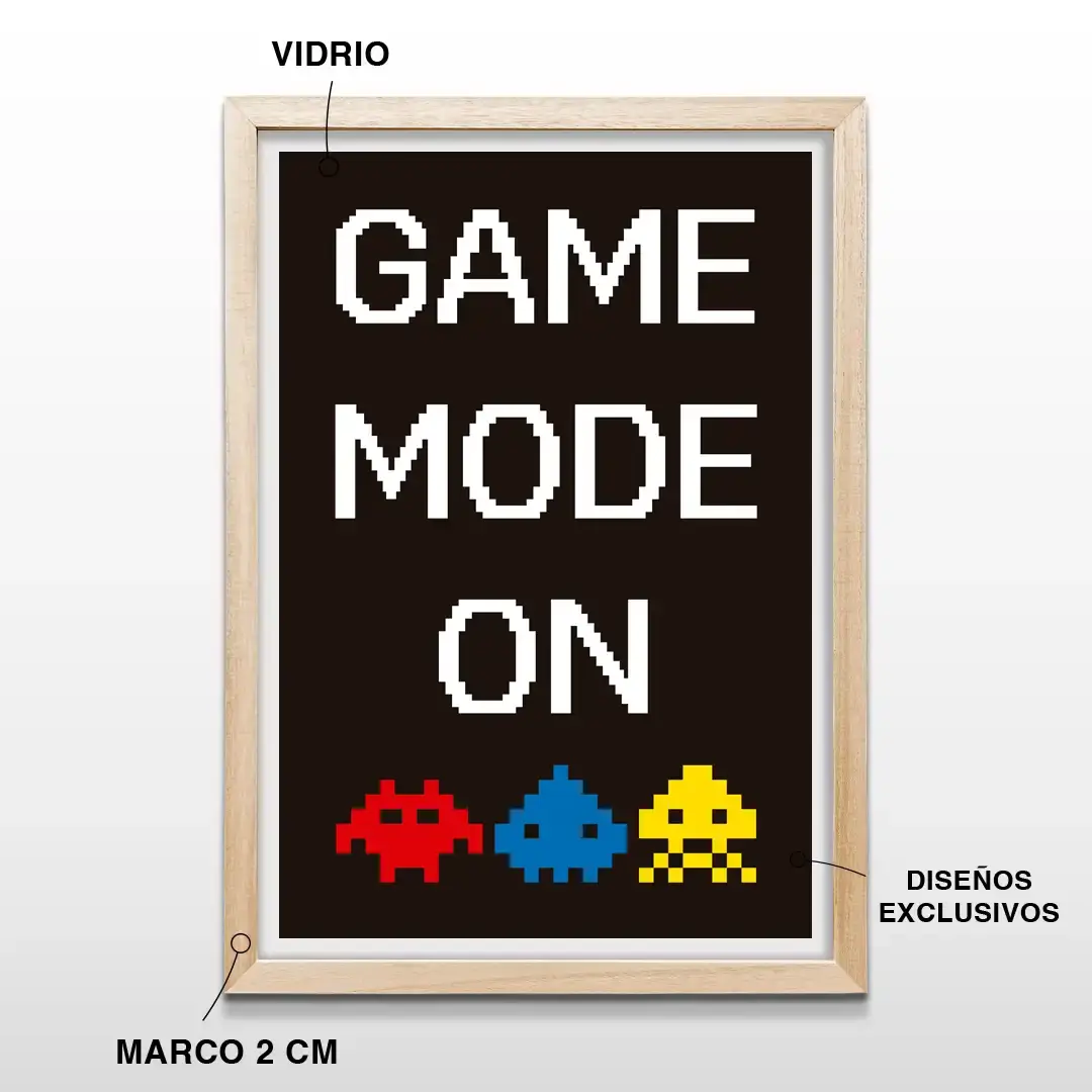 Cuadro minimalista Game Mode On con frase pixelada blanca y tres monstruos de videojuego arcade en rojo, azul y amarillo sobre fondo oscuro, incluye marco de madera de 2 cm, vidrio protector y lámina premium vertical