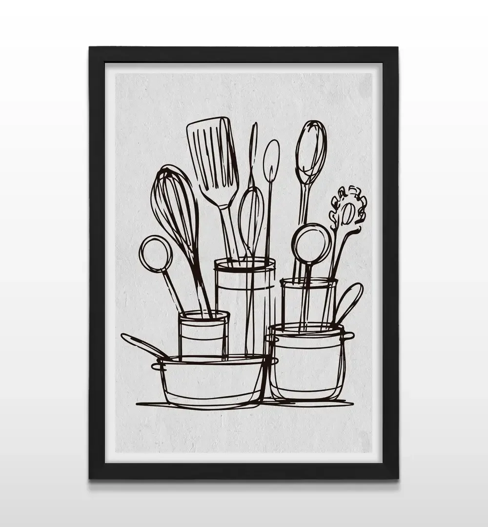 Cuadro vertical enmarcado en negro mate con dibujo en línea negra de espátulas, batidores y recipientes de cocina sobre fondo blanco texturizado