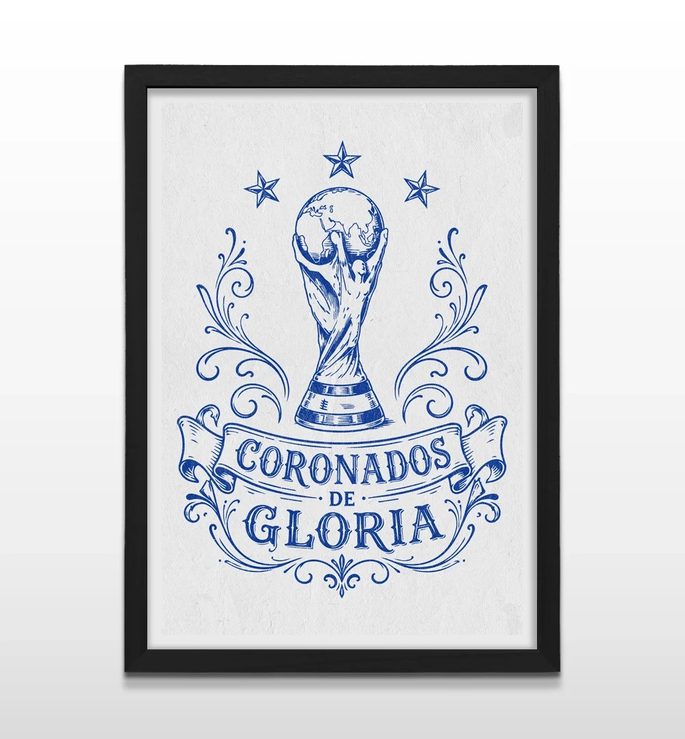 Cuadro vertical enmarcado en madera negra con una ilustración en líneas azules de la Copa del Mundo, tres estrellas y la leyenda "CORONADOS DE GLORIA" sobre fondo blanco