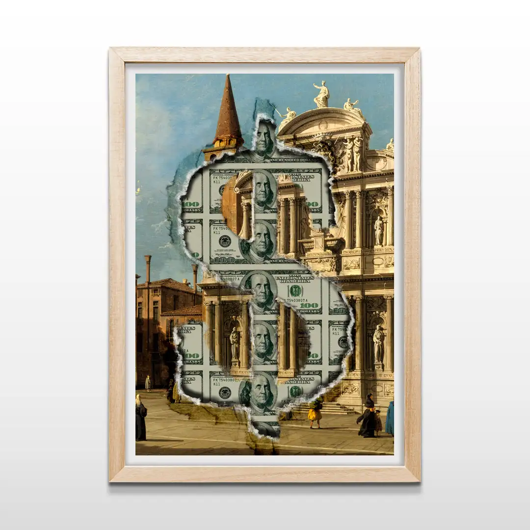 Cuadro vertical enmarcado en madera clara con collage surrealista de pintura clásica y silueta de símbolo de dólar rasgada que muestra billetes de 100 dólares