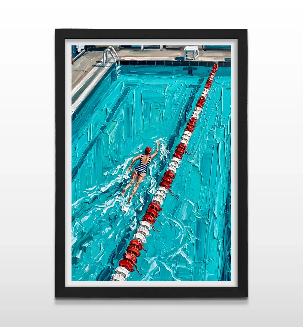Cuadro vertical enmarcado en negro mate con impresión estilo pintura estilo óleo de nadadora en piscina turquesa