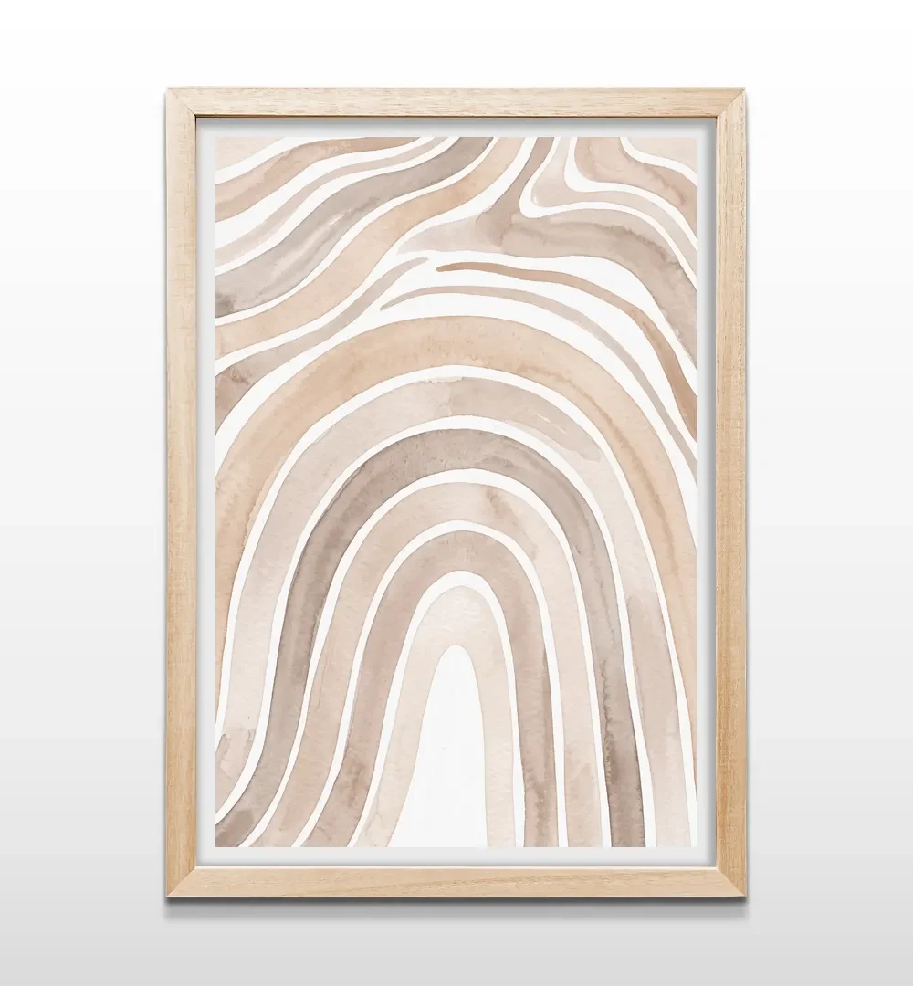 Cuadro vertical en madera clara con obra abstracta de formas orgánicas y arcos en tonos tierra y beige