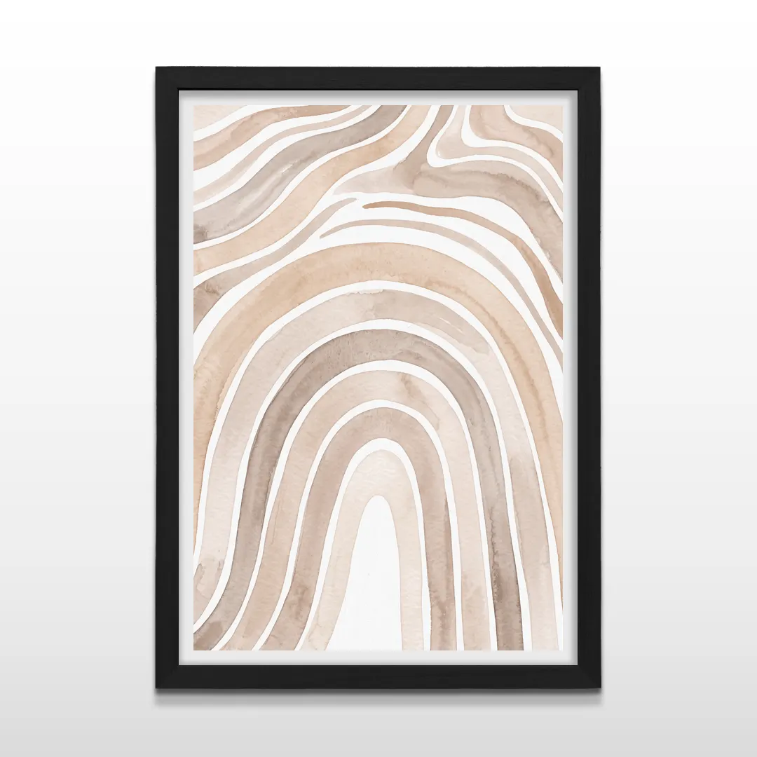 Cuadro vertical enmarcado en negro mate con lámina abstracta nórdica de líneas onduladas y arcos en acuarela beige