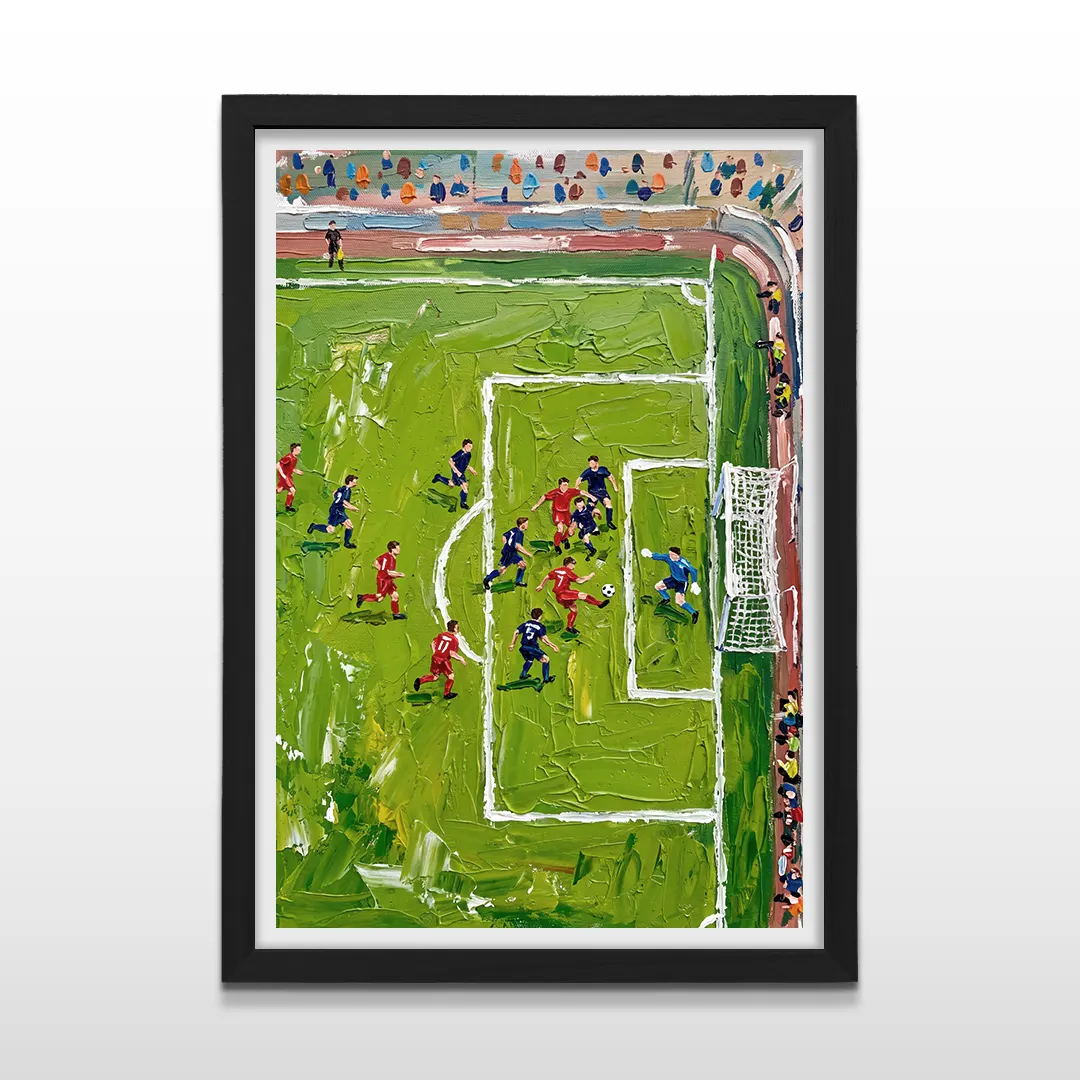 Cuadro vertical enmarcado en negro mate con pintura en óleo de jugada de fútbol vista desde arriba