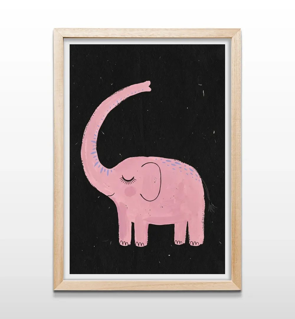 Cuadro vertical en marco de madera clara con diseño infantil de un elefante bebé rosado para decoración de habitaciones